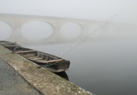Barque dans la brume - Port de Mauzac - Dordogne