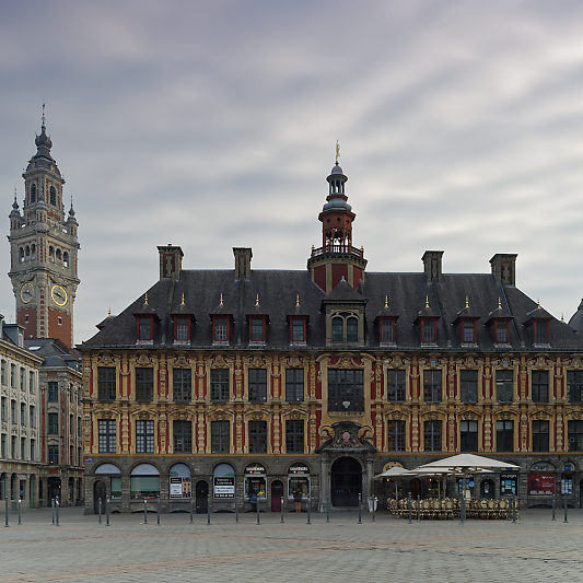 Lille (10) Lille - Au pays des Ch'tis - Vieux-Lille - Vielle bourse de Lille - Beffroi de la chambre du commerce de Lille